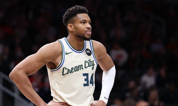 PG电子-字母哥沮丧情绪达到顶点！雄鹿紧张氛围前所未有 内部有分裂苗头|吉安尼斯·安特托孔波|Shams|密尔沃基雄鹿队|篮板|扬尼斯-阿德托昆博_新浪体育_新浪新闻