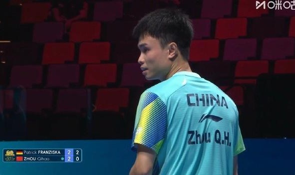 在线娱乐平台-周启豪2-3不敌弗朗西斯卡，国乒男队2人晋级澳门世界杯16强