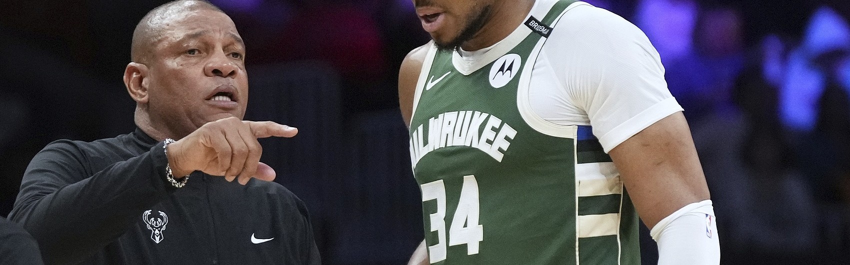 手机老虎机-雄鹿过去4场分别输29、23、27、18分 四场合计输97分创队史纪录