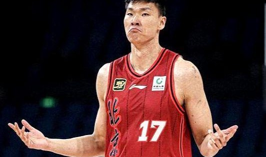 手机老虎机-连续6场被弃用，不打球也能拿600万！球迷：你小子真滋润啊