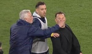 PG SOFT游戏-土媒：捏鼻子争议后，穆里尼奥下课话题被提上费内巴切议程