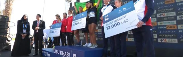 泳联跳水表演赛中国第三 全红婵再现“水花消失术”