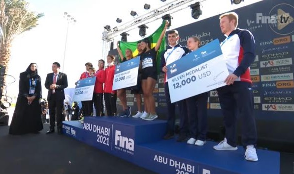 泳联跳水表演赛中国第三 全红婵再现“水花消失术”