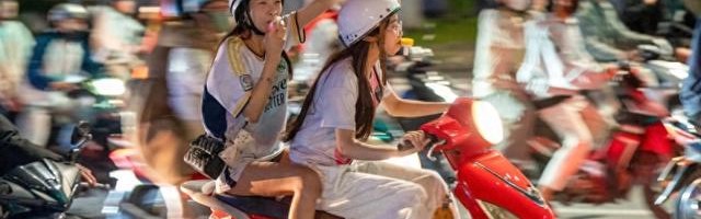 手机老虎机-铜牌也很开心！越南球迷又炸街了 U23亚洲杯他们点球大战赢了韩国|越南队|越南足球|韩国足球|金相植|朴恒绪_新浪体育_新浪新闻